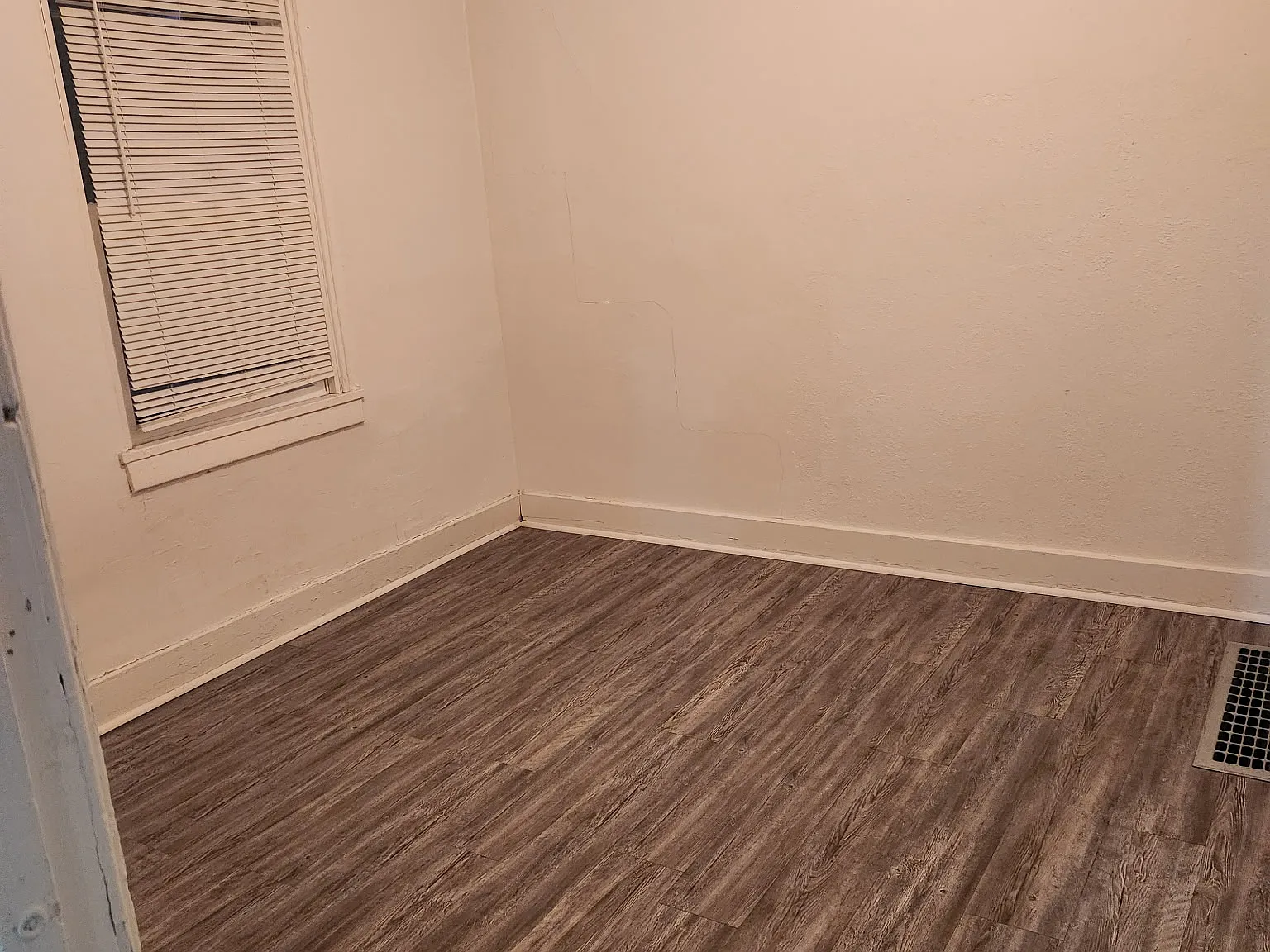 2 bed, 700 sqft, $650 — Photo 3
