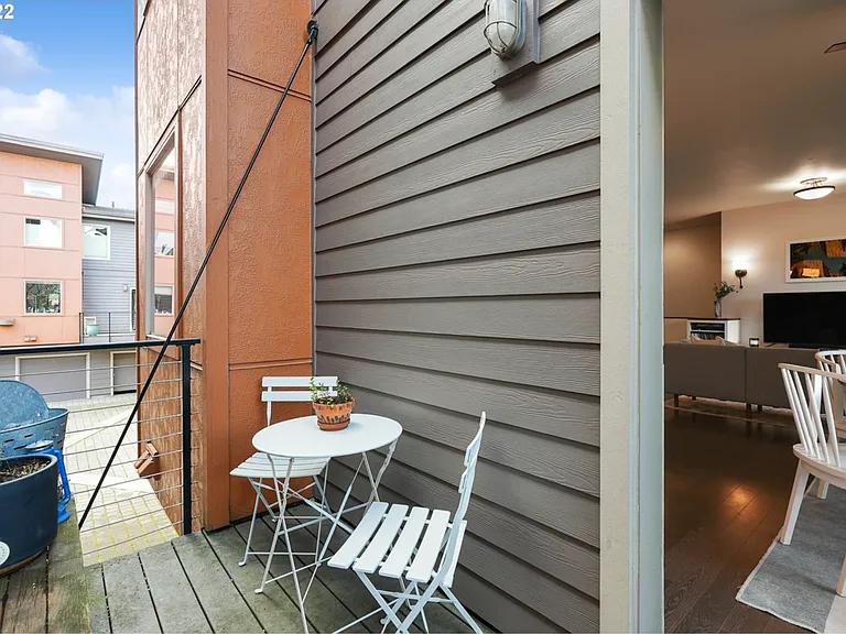 8502 N Central St — Photo 9