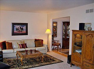 3rd image of 368 Oakbrook Ct