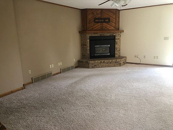 Living Room w/ Gas Fireplace