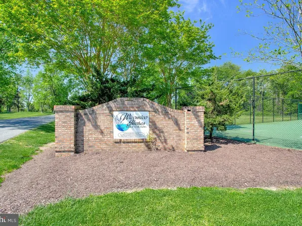 35466 Golf Course Dr, Mechanicsville, MD 20659