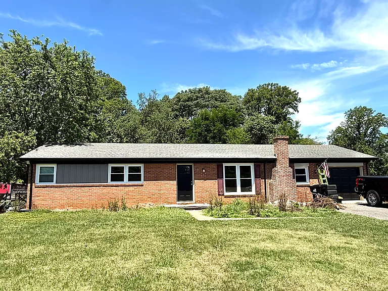 1813 Rainbow Forest Dr — Photo 1