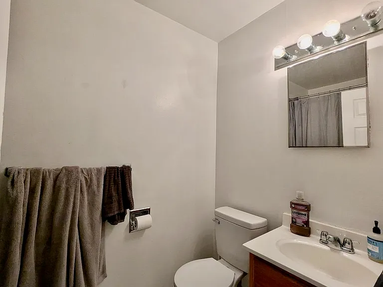 374 2nd St #4 — Photo 7