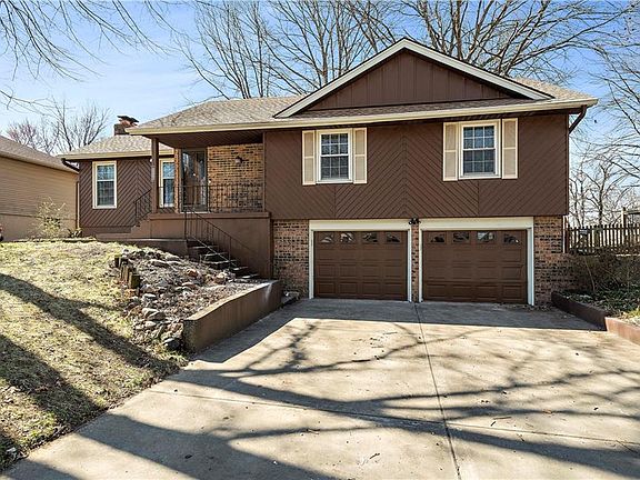 2nd image of 1140 Canterbury Ln