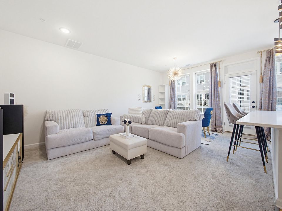 1st image of 44 Leahy Dr