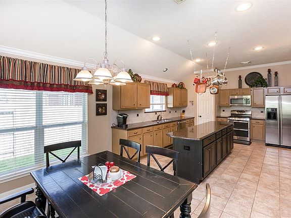 3rd image of 8014 Cross Trail Dr