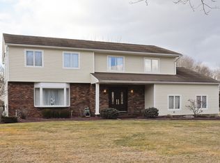 3 Parkview Dr, Succasunna, NJ 07876