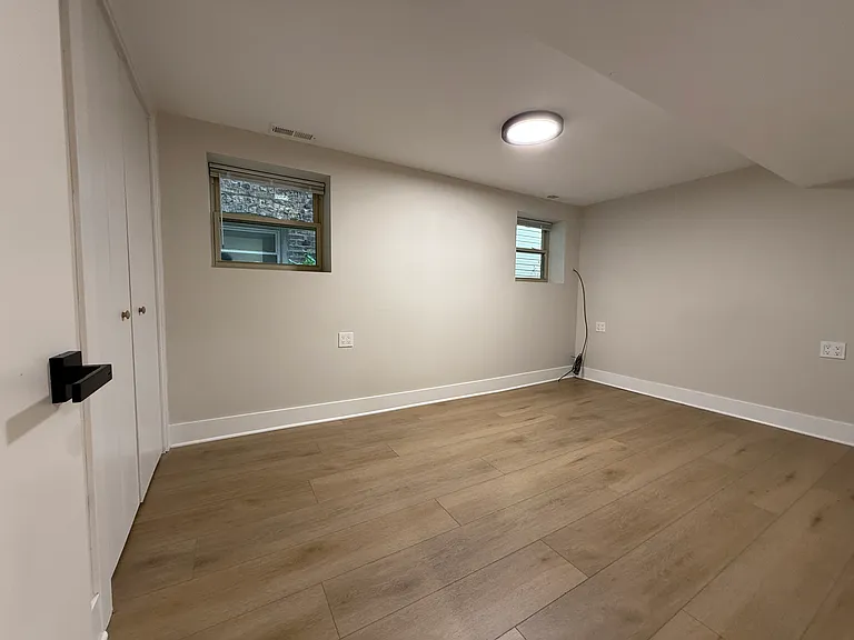 5200 W Winona St #G — Photo 12