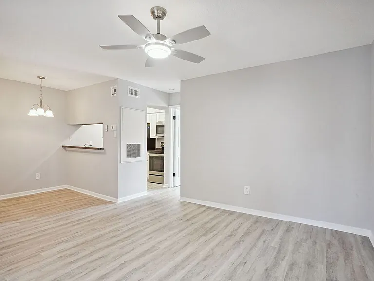 4101 Hessmer Ave #220 — Photo 4