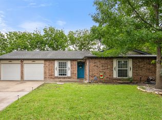 517 Curts Dr, Grand Prairie, TX 75052
