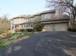 W8904 Deer Run Trl, Cambridge, WI 53523