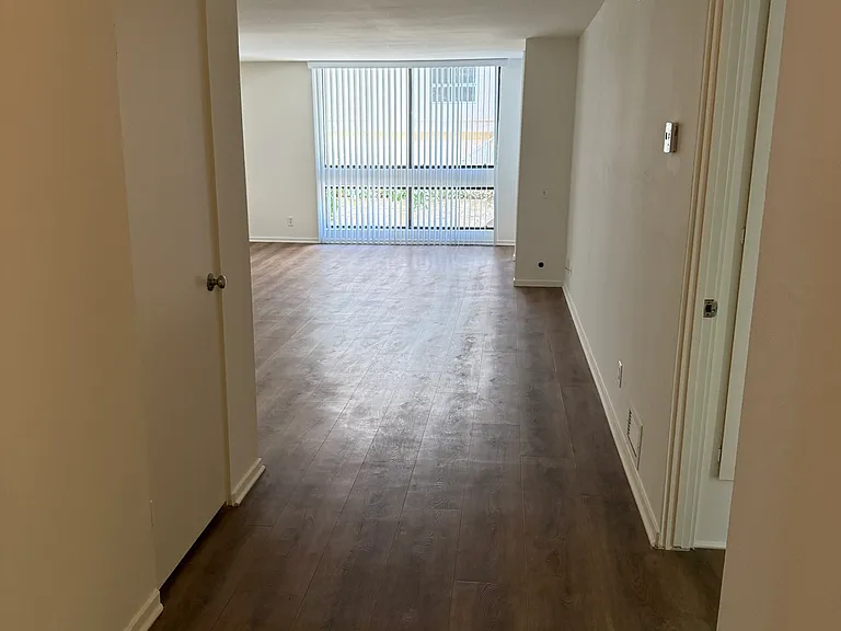 1414 Greenfield Apartments — Photo 25