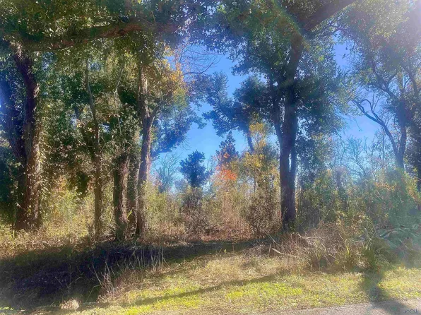 512 E 25th St, Larose, LA 70373