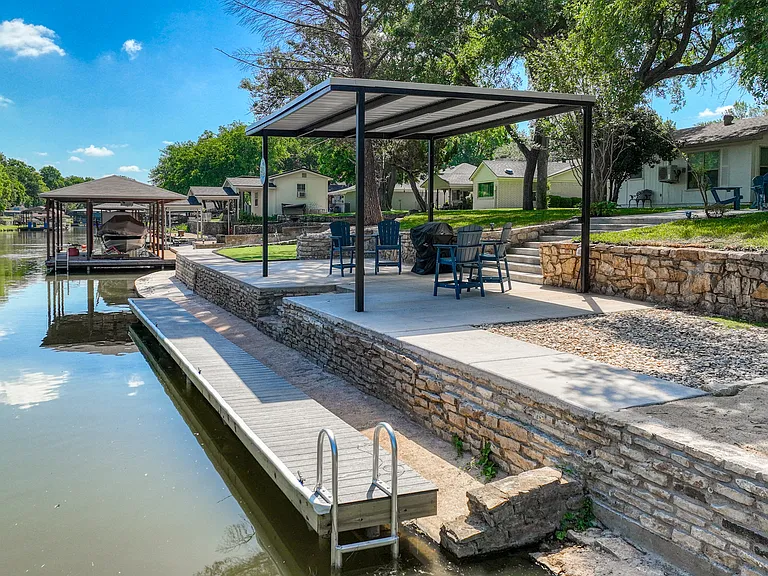 Plenty of room for the entire group to fish and hang out right here in the back yard!