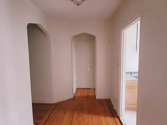 5th image of 2191 Creston Ave APT 4A