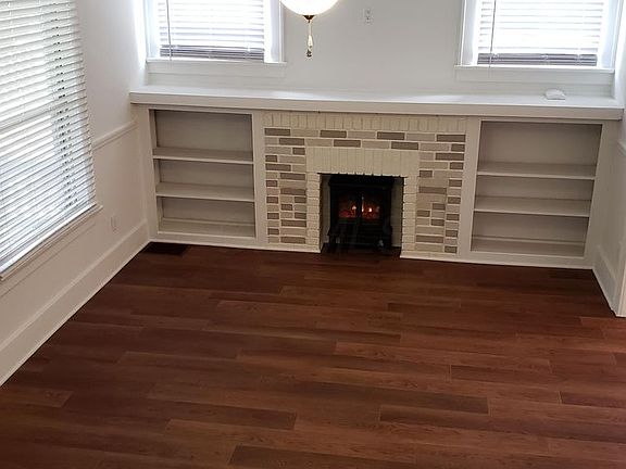 2nd image of 486 Courtland Ter