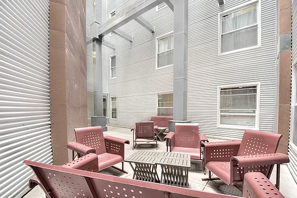 Rented by Urbane Brokerage | media 25