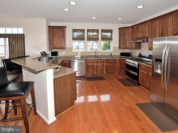 5th image of 4618 Carisbrooke Ln
