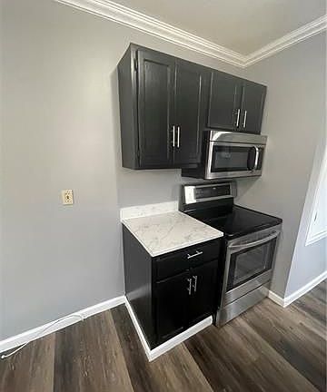 4th image of 1100 Avenue D