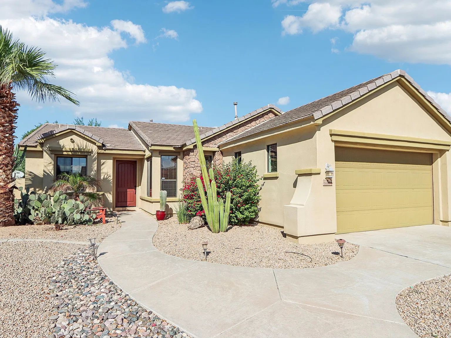 3 bed, 1932 sqft, $2,595 — Photo 3
