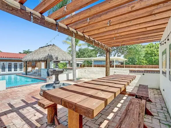 247 SW 5th St, Dania, FL 33004