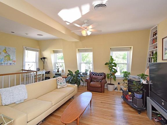5th image of 1009 Paradrome St APT 1