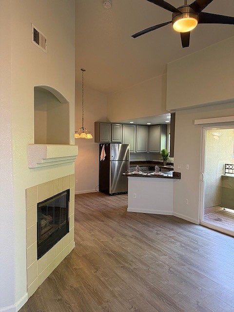 Gas fireplace!
