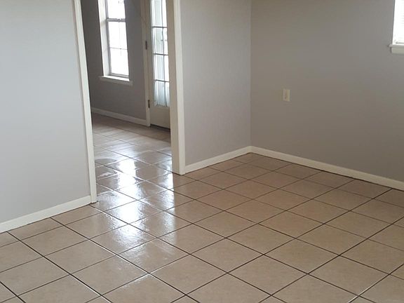 3rd image of 1600 Kirkland Dr APT B