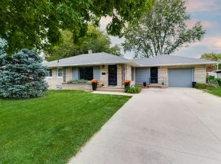 10 Woodruff Dr, Bloomington, IL 61701