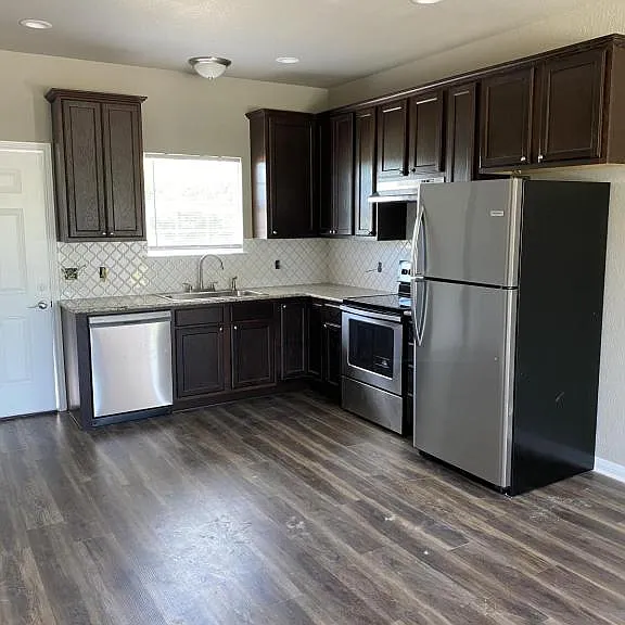 4245 Meyers Ln — Photo 2