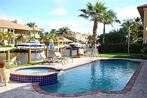 1st image of 925 Banyan Dr