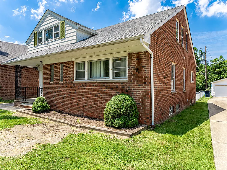 24111 Edgehill Dr — Photo 3