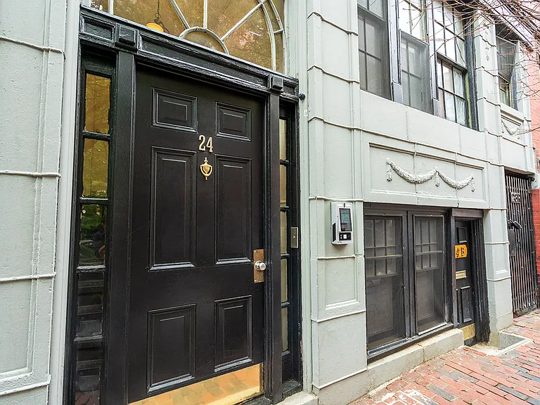 24 Phillips St #6 — Photo 1