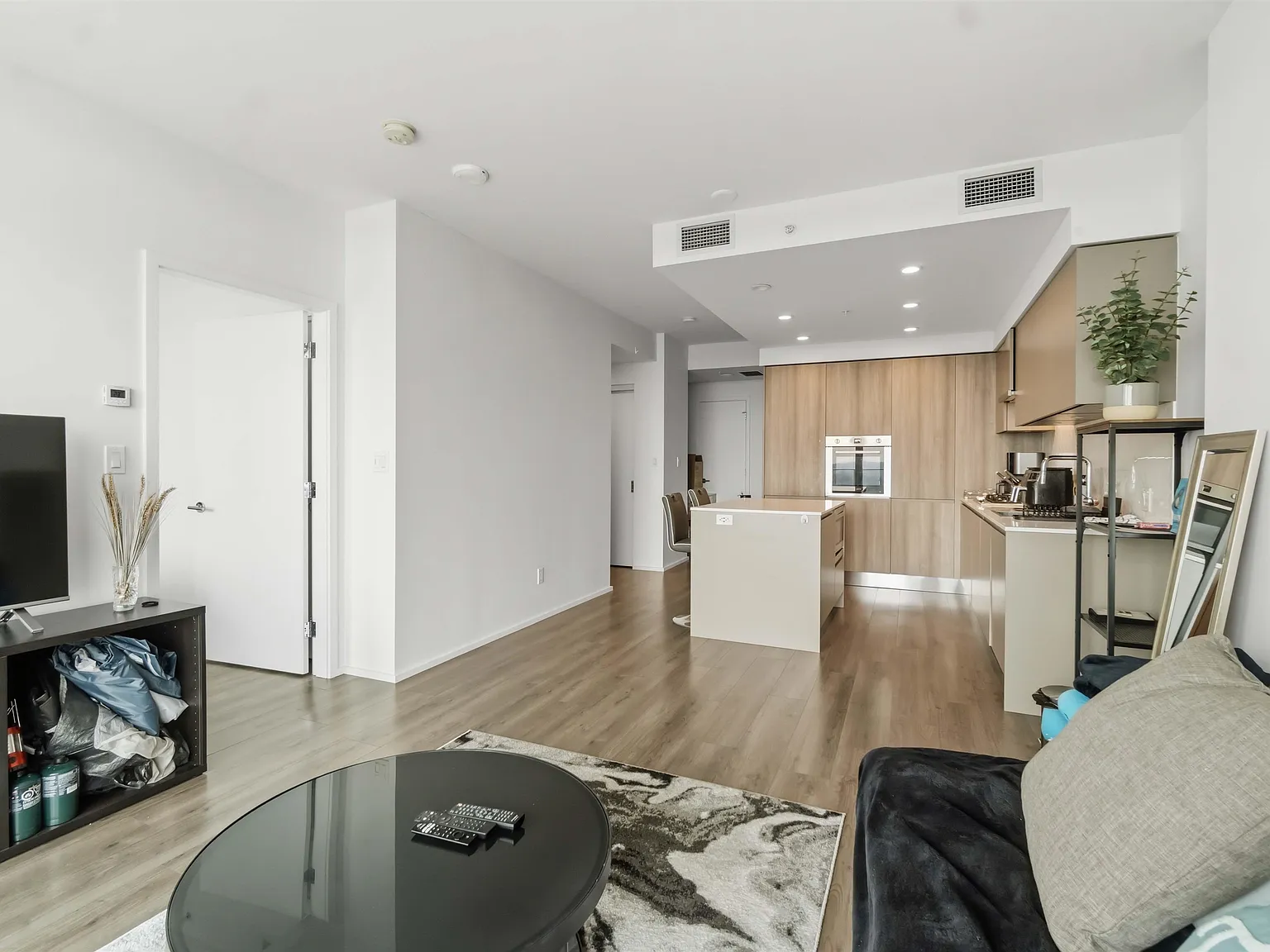 2 bed, 772 sqft, $2,700 — Photo 2