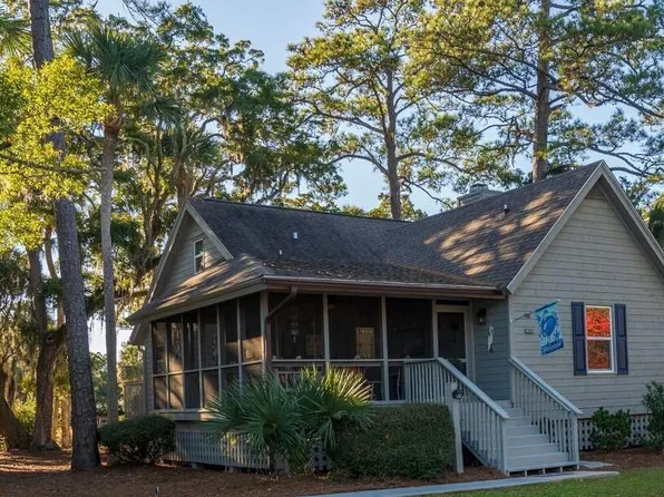 900 Fairway Dr, Edisto Island, SC 29438