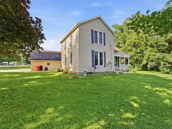 503 NE 3rd St, Aledo, IL 61231