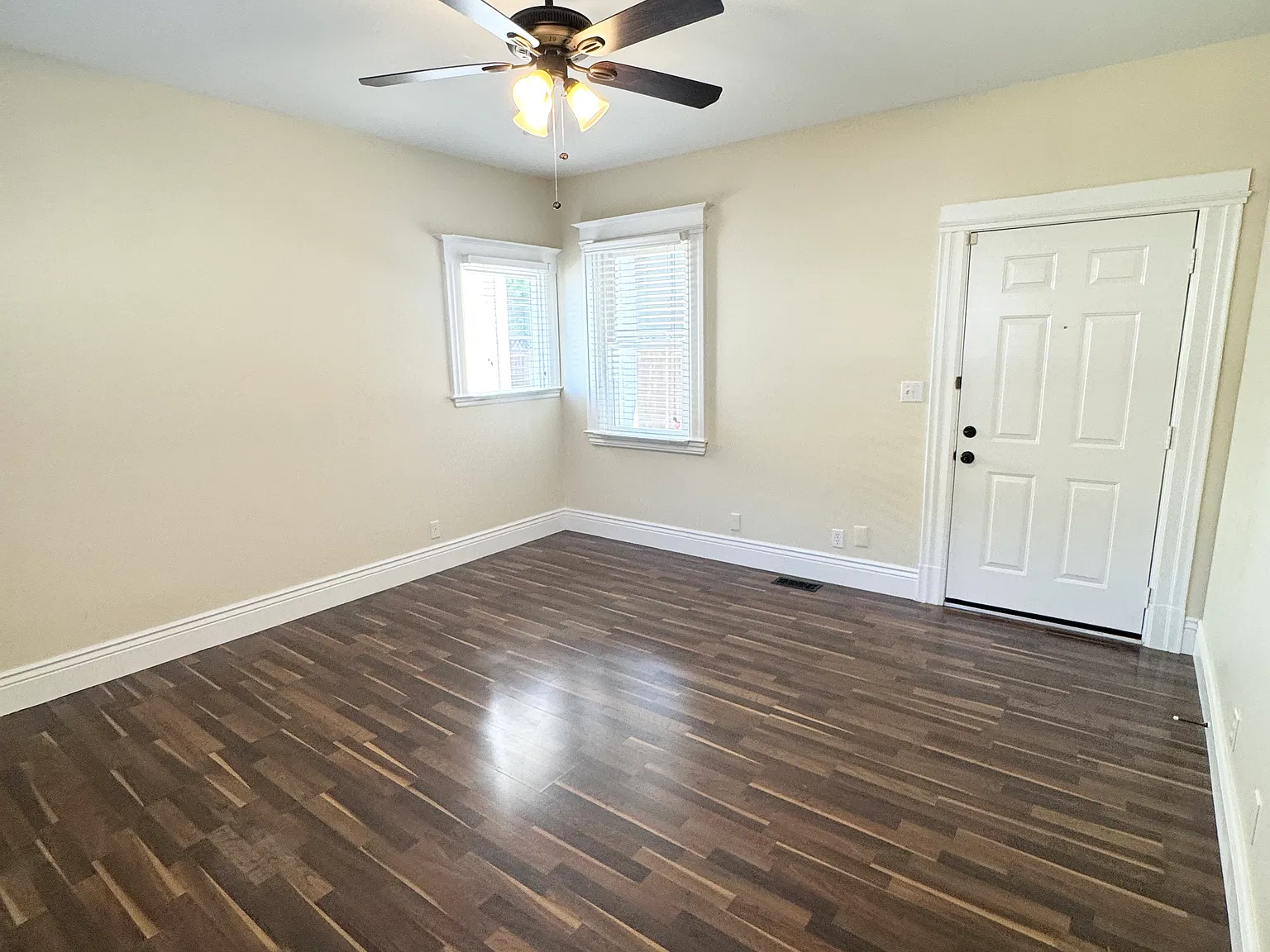 2 bed, 1000 sqft, $2,095 — Photo 3