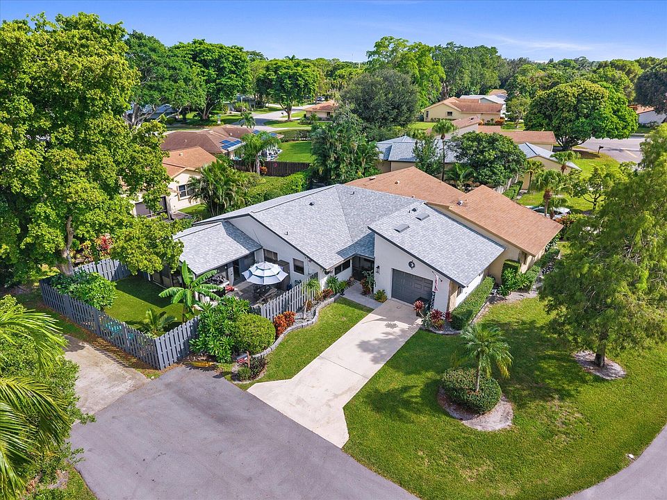 1st image of 819 NW 25th Avenue