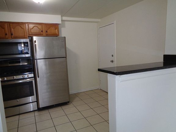 5th image of 10911 S Lloyd Dr APT 1