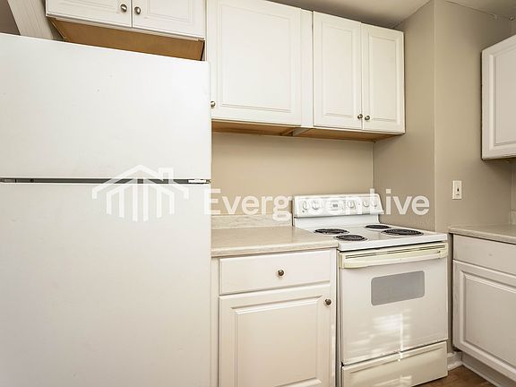 4th image of 2935 Trent St