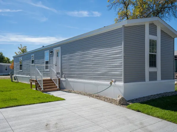 165 Kingsway Dr, North Mankato, MN 56003