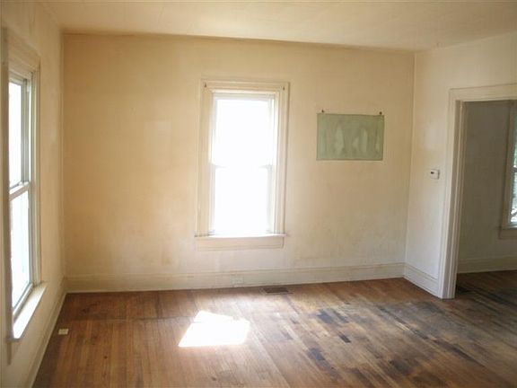 4th image of 412 Burkhardt Ave