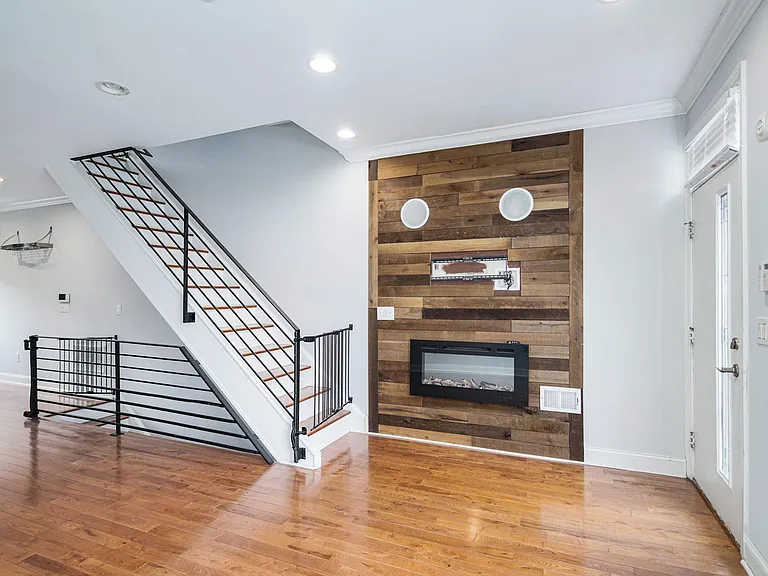 1331 S Cleveland St — Photo 7