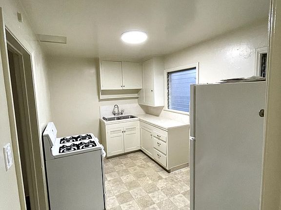 4th image of 1520 E 2nd St APT 209