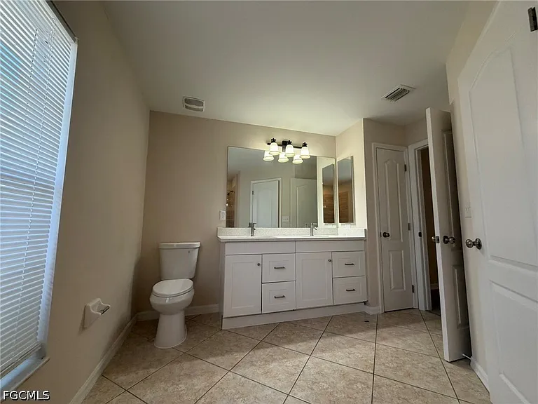 3527 NE 19th Pl — Photo 28