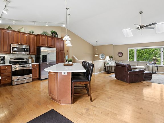5th image of 805 Amber Ln