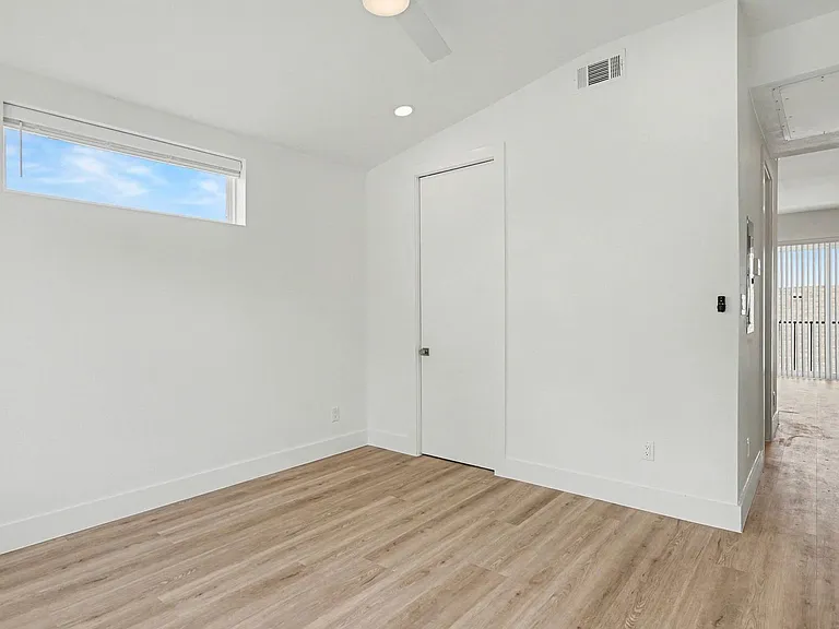 2217 N Fitzhugh Ave #303 — Photo 30