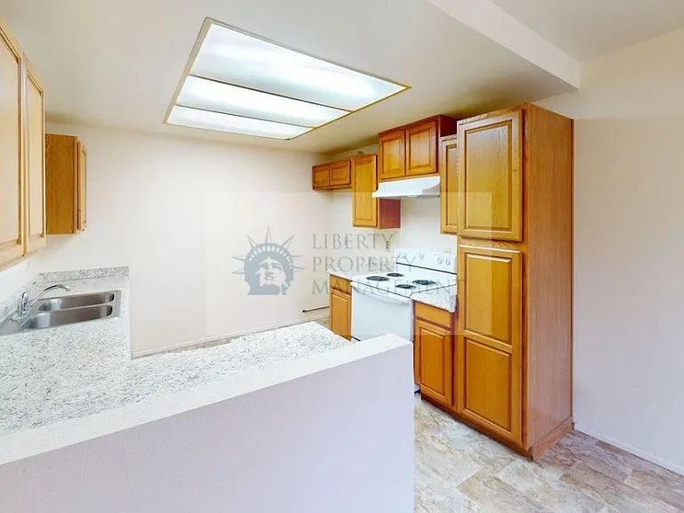 1317 Burgundy Ct — Photo 2