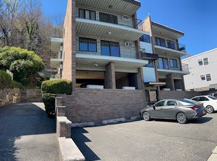 148 Undercliff Ave APT 4, Edgewater, NJ 07020