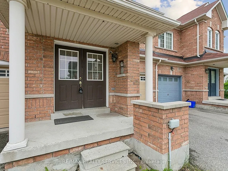 1385 Costigan Rd — Photo 3
